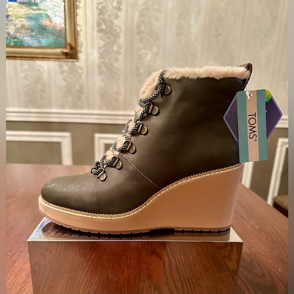 TOMS Melrose!❄️wedge bootie/Tarmac Olive Nubuck/water resistant🌧️/size-8 - Picture 4 of 15